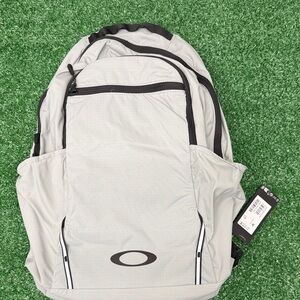 Oakley Stone Gray Sport Backpack with Black Accents 28 Liter NWT